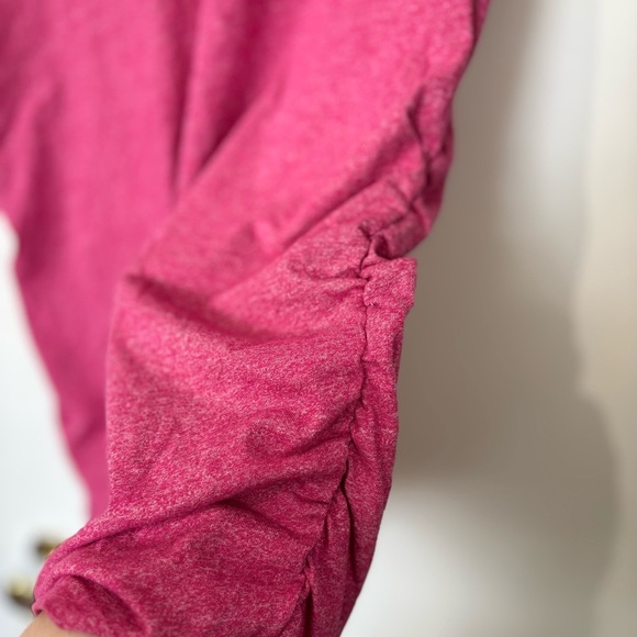 🎉3/20$🎉 Bench Heathered Pink Logo Tee - Size XL - Picture 4 of 5